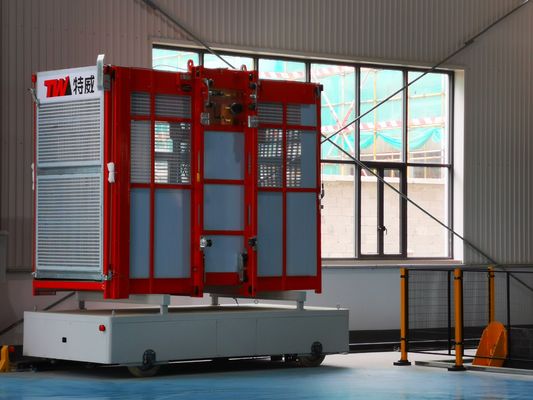 Q345B स्टील 2000 किलोग्राम प्रति गाड़ी यात्री सामग्री के लिए निर्माण लिफ्ट लिफ्ट