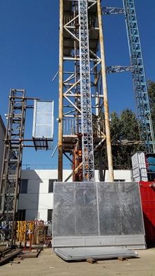 सिंगल मास्ट बिल्डिंग मटेरियल लिफ्ट 21 मीटर/मिनट बाहरी निर्माण लिफ्ट