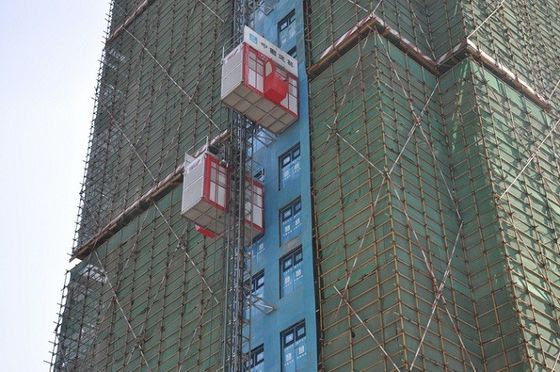 वीएफडी नियंत्रण, गर्म डुबकी गैल्वेनाइज्ड 2000kg निर्माण भवन लिफ्ट, 0-40m/Min यात्री सामग्री लिफ्ट